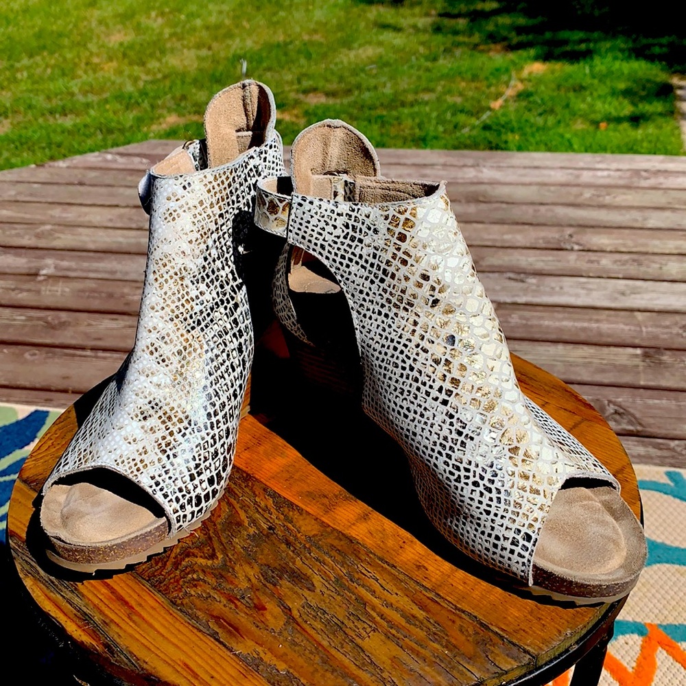 Diba True Open Tow Wedges